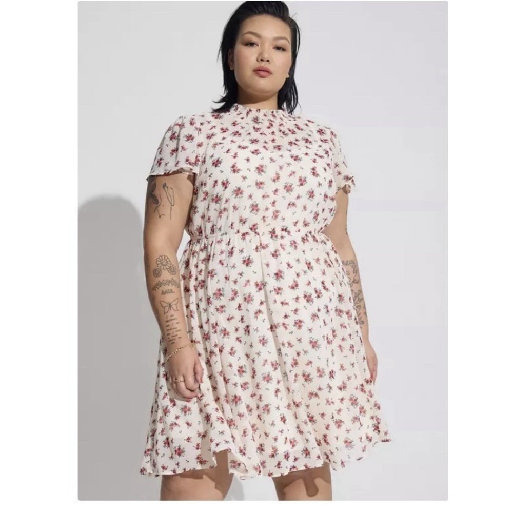 Torrid Ivory Rose Floral Floral Chiffon High Neck Smocked Dress Size 1X Office